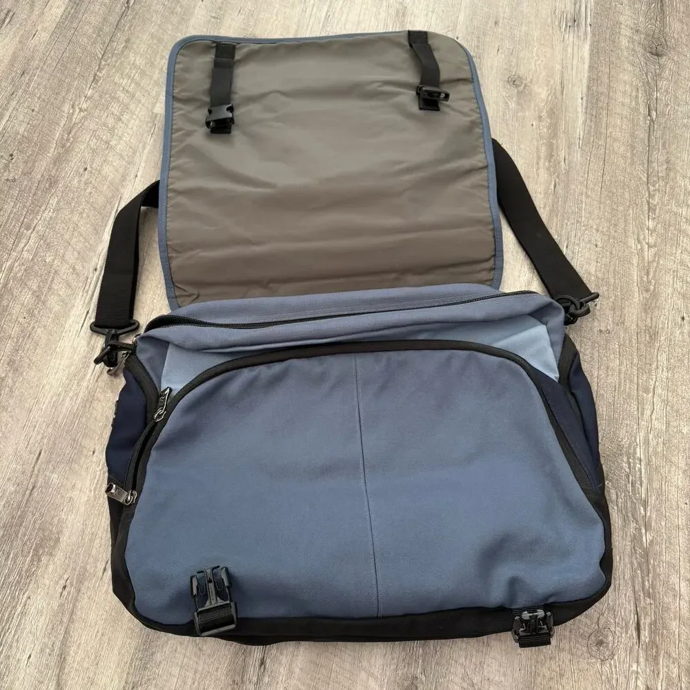 Jansport Messenger Bag Adjustable Crossbody Strap Travel Zippers Laptop Sleeve